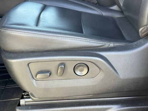 Used 2022 Chevrolet Suburban Z71 image 27