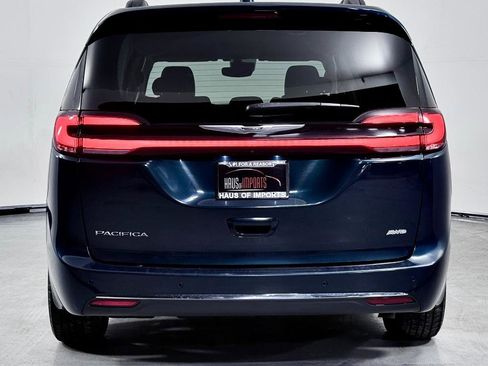 Used 2022 Chrysler Pacifica Touring-L image 8