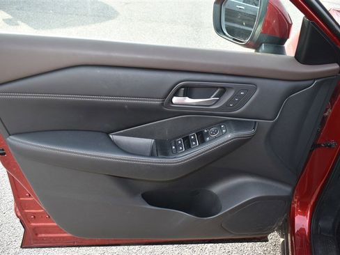 Used 2022 Nissan Rogue SL w/ SL Premium Package image 11