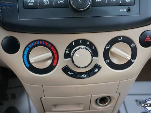 Used 2011 Chevrolet Aveo LT image 29