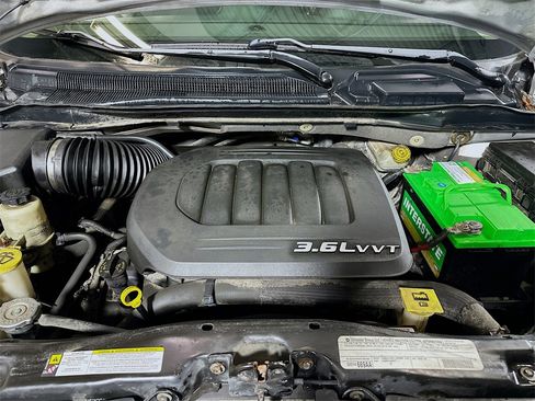 Used 2012 Chrysler Town & Country Touring image 30