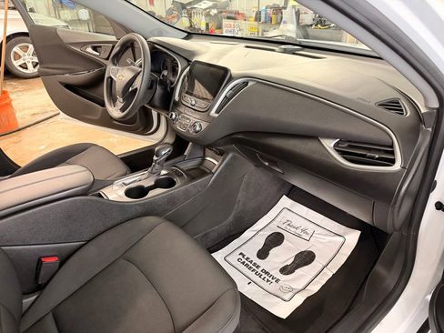 Used 2024 Chevrolet Malibu LT image 28