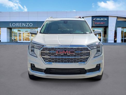 Used 2024 GMC Terrain Denali w/ Denali Premium Package AWD/4WD image 2