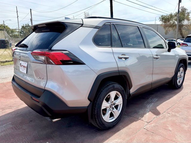 Used 2019 Toyota RAV4 XLE FWD image 5