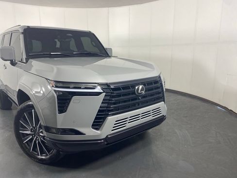 Used 2026 Lexus GX 550 w/ Accessory Package (2T) AWD/4WD image 3