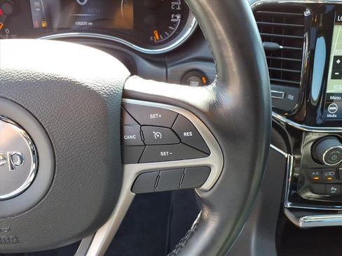 Used 2022 Jeep Grand Cherokee Limited image 21