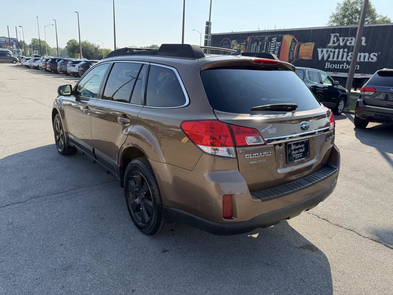 Used 2011 Subaru Outback 2.5i Limited w/ PWR Moonroof Pkg AWD/4WD image 5