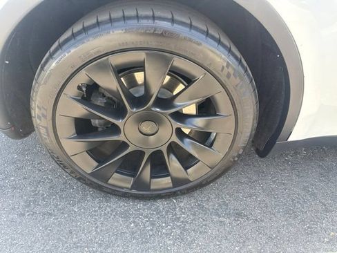 Used 2020 Tesla Model Y Long Range AWD/4WD image 27