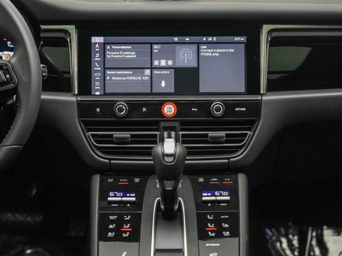 Used 2025 Porsche Macan Turbo image 18