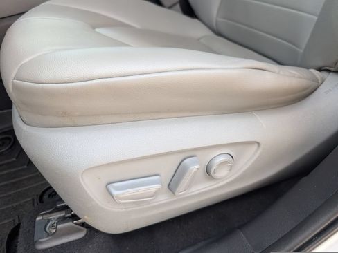 Used 2020 Toyota Highlander XLE FWD image 10