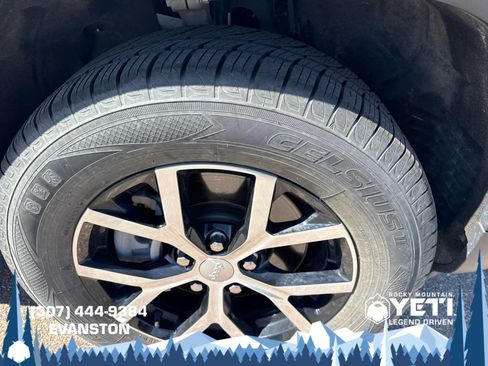 Used 2024 Jeep Grand Cherokee L Limited w/ Trailer Tow Package AWD/4WD image 9