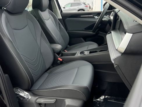 New 2026 Volkswagen Tiguan SE image 9