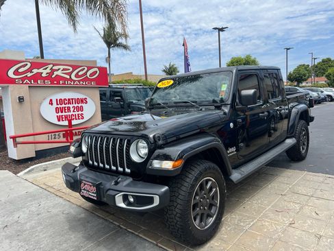 Used 2020 Jeep Gladiator Overland AWD/4WD image 4