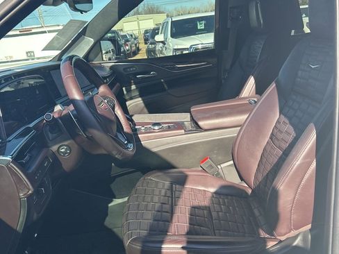 Used 2023 Cadillac Escalade ESV V image 10
