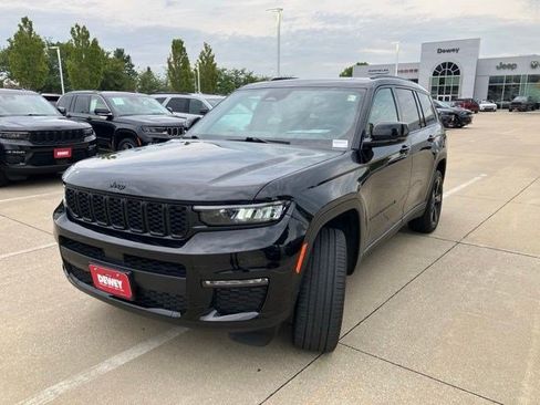 Used 2025 Jeep Grand Cherokee L Limited w/ Black Appearance Package AWD/4WD image 3