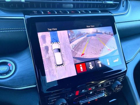 Used 2025 Jeep Grand Cherokee L Overland w/ Advanced Protech Group III image 29