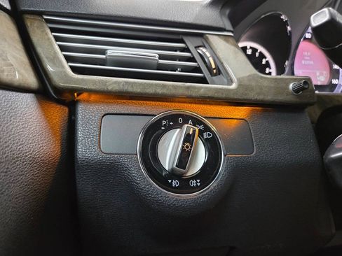 Used 2010 Mercedes-Benz E 350 Sedan image 34