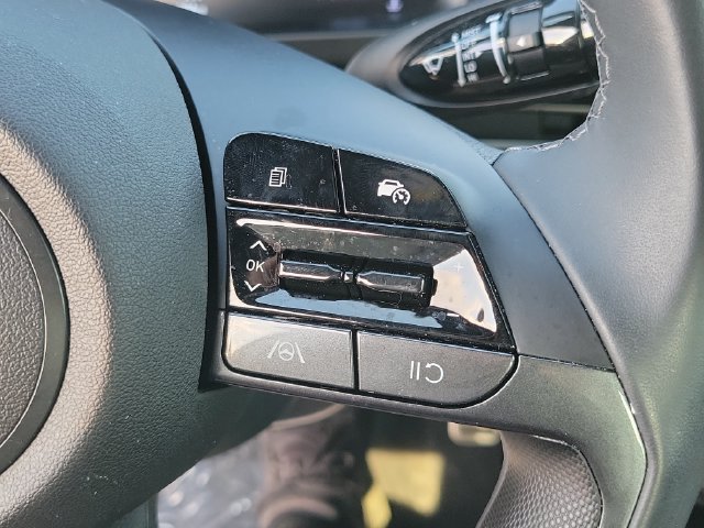 Used 2025 Hyundai Elantra Sport FWD image 18