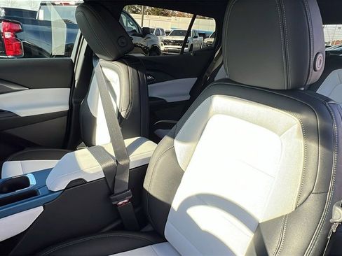 New 2026 Chevrolet Equinox EV LT image 15