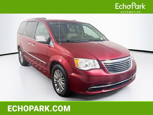 Used 2015 Chrysler Town & Country Touring-L w/ Driver Convenience Group FWD image 1