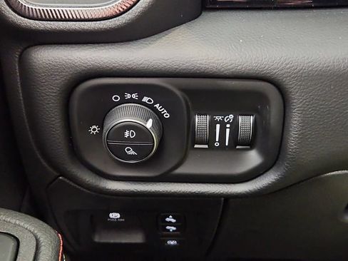 New 2026 RAM 1500 Laramie AWD/4WD image 18