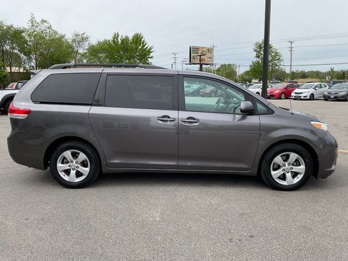 Used 2011 Toyota Sienna LE FWD image 9