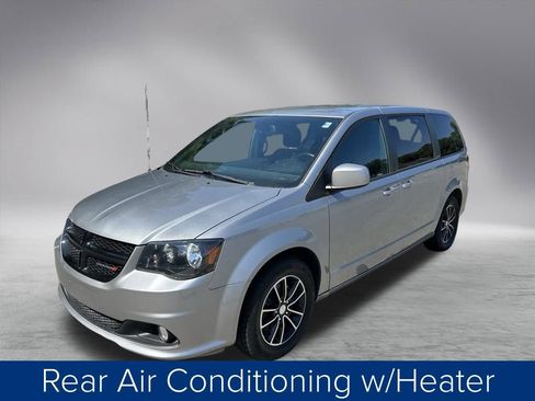Used 2019 Dodge Grand Caravan SE image 12