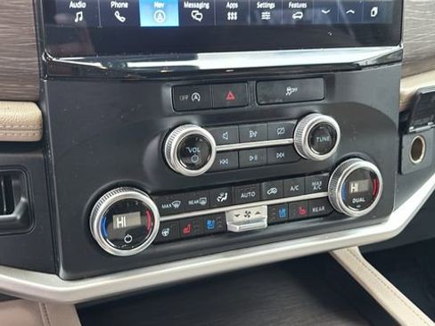 Used 2024 Ford Expedition Max Limited image 31