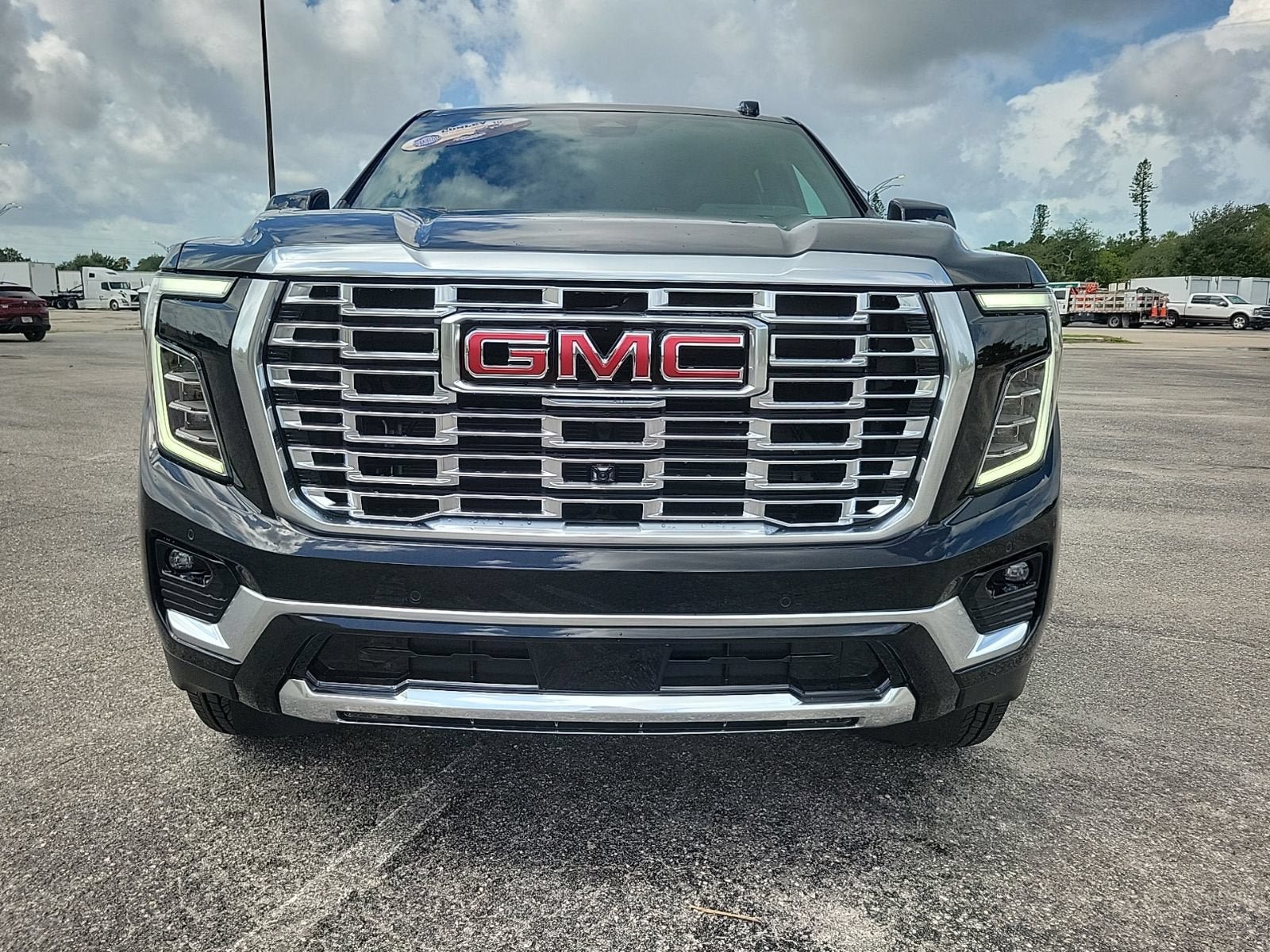 New 2026 GMC Yukon Denali w/ Advanced Technology Package AWD/4WD image 3
