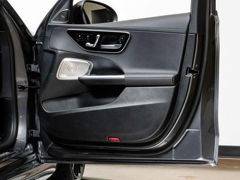 Used 2025 Mercedes-Benz C 300 4MATIC Sedan image 42