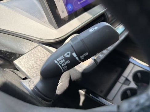 Used 2024 Toyota Prius XLE FWD image 24