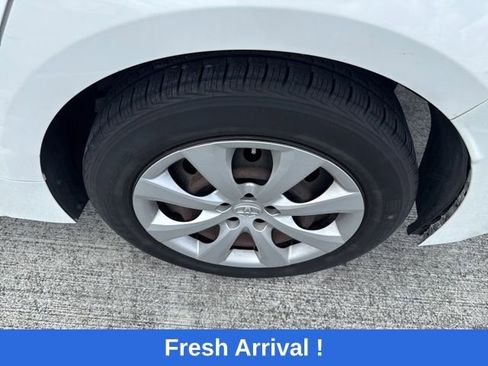 Used 2021 Toyota Corolla LE FWD image 17