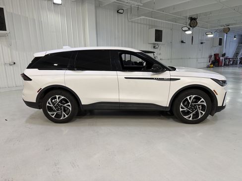 Used 2025 Lincoln Nautilus Premier w/ Jet Appearance Package image 6