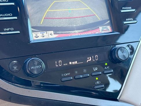 Used 2018 Toyota Camry XLE image 22