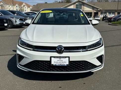 Used 2025 Volkswagen Jetta SE FWD image 6