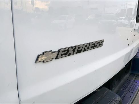 Used 2020 Chevrolet Express 2500 w/ Driver Convenience Package image 30