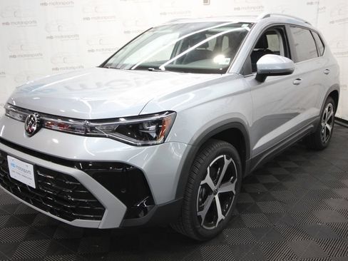 Used 2025 Volkswagen Taos SEL AWD/4WD image 1