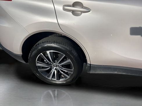 Used 2024 Toyota Venza LE image 13