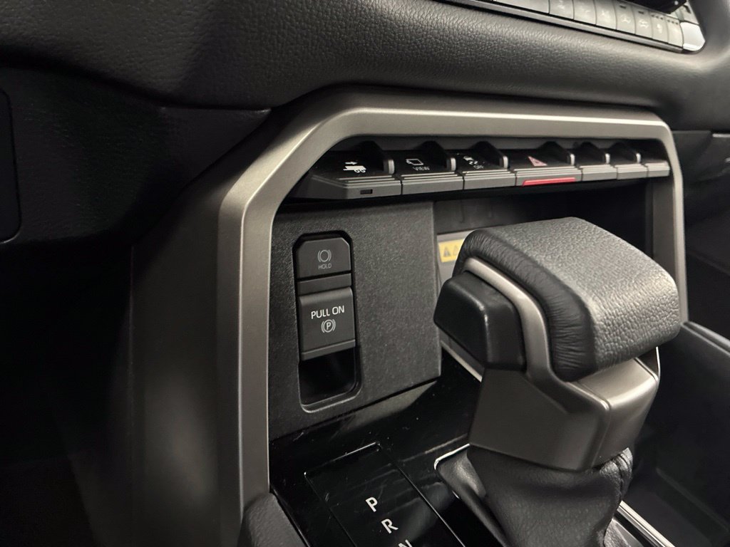 Used 2024 Toyota Tundra Limited AWD/4WD image 58