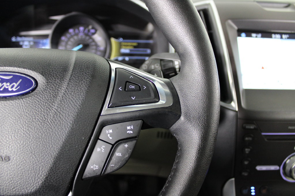 Used 2018 Ford Edge Titanium w/ Equipment Group 301A AWD/4WD image 26