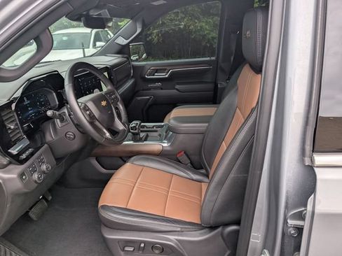 Used 2025 Chevrolet Silverado 1500 High Country w/ Technology Package AWD/4WD image 14