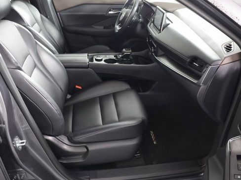 Used 2023 Nissan Rogue SV w/ SV Premium B Package image 23