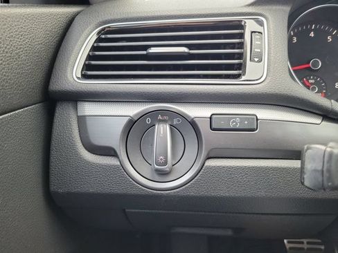 Used 2017 Volkswagen Passat 1.8T R-Line FWD image 21