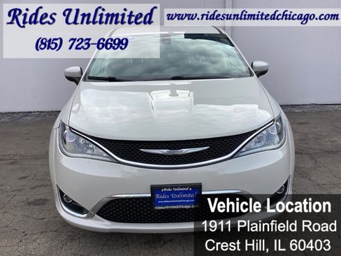 Used 2017 Chrysler Pacifica Touring Plus w/ Tire & Wheel Group image 9