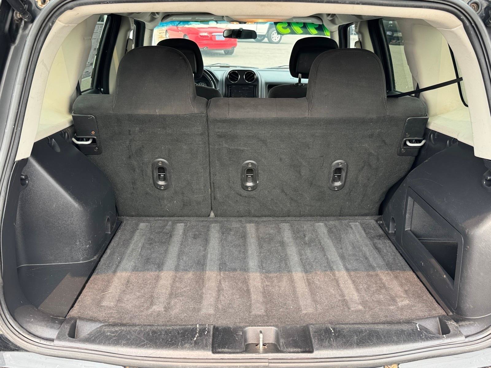 Used 2016 Jeep Patriot Latitude AWD/4WD image 5