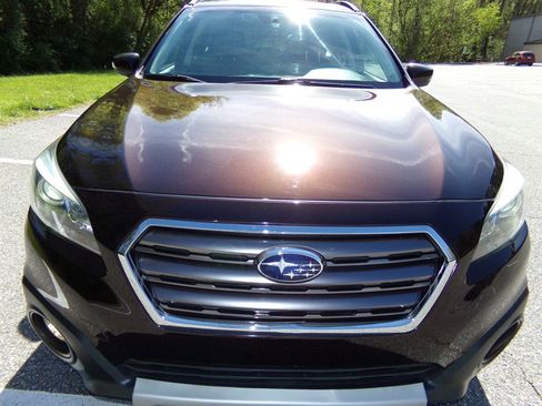 Used 2017 Subaru Outback 2.5i Touring image 3