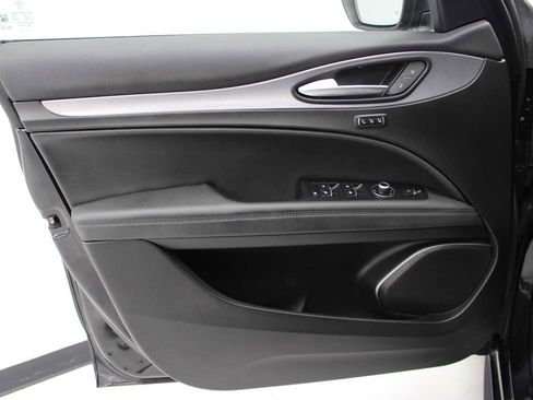 Used 2023 Alfa Romeo Stelvio Veloce image 15