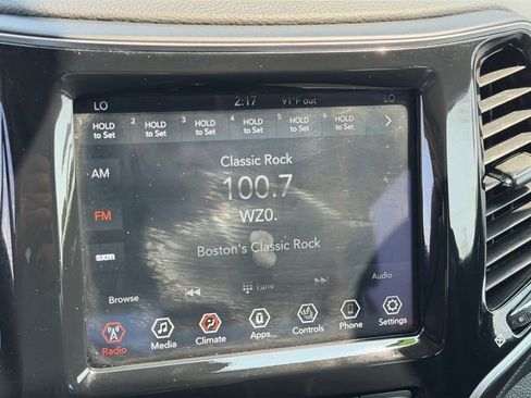 Used 2022 Jeep Cherokee Limited AWD/4WD image 23