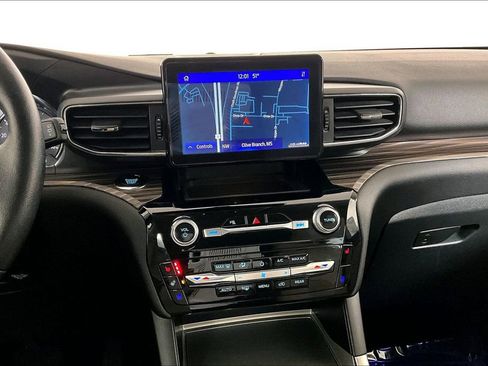 Used 2023 Ford Explorer Limited image 6