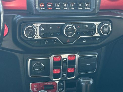 Used 2020 Jeep Gladiator Rubicon w/ Uconnect 4C Nav & Sound Group AWD/4WD image 17